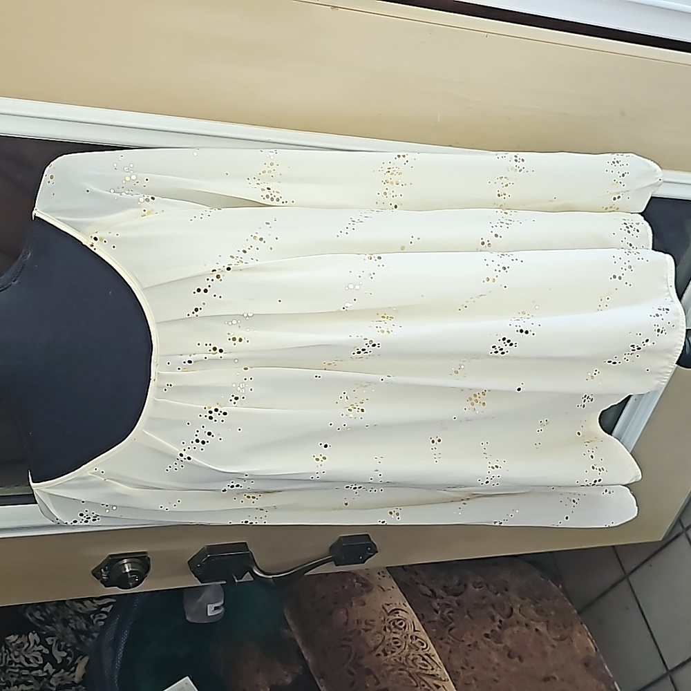 Creme blouse with sparkles - Picture 2 of 15